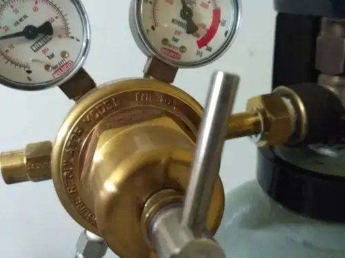 Weldcut IVF CO2 Incubator Double Stage Regulator 7 CO2 regulator installed with IVF CO2 incubator